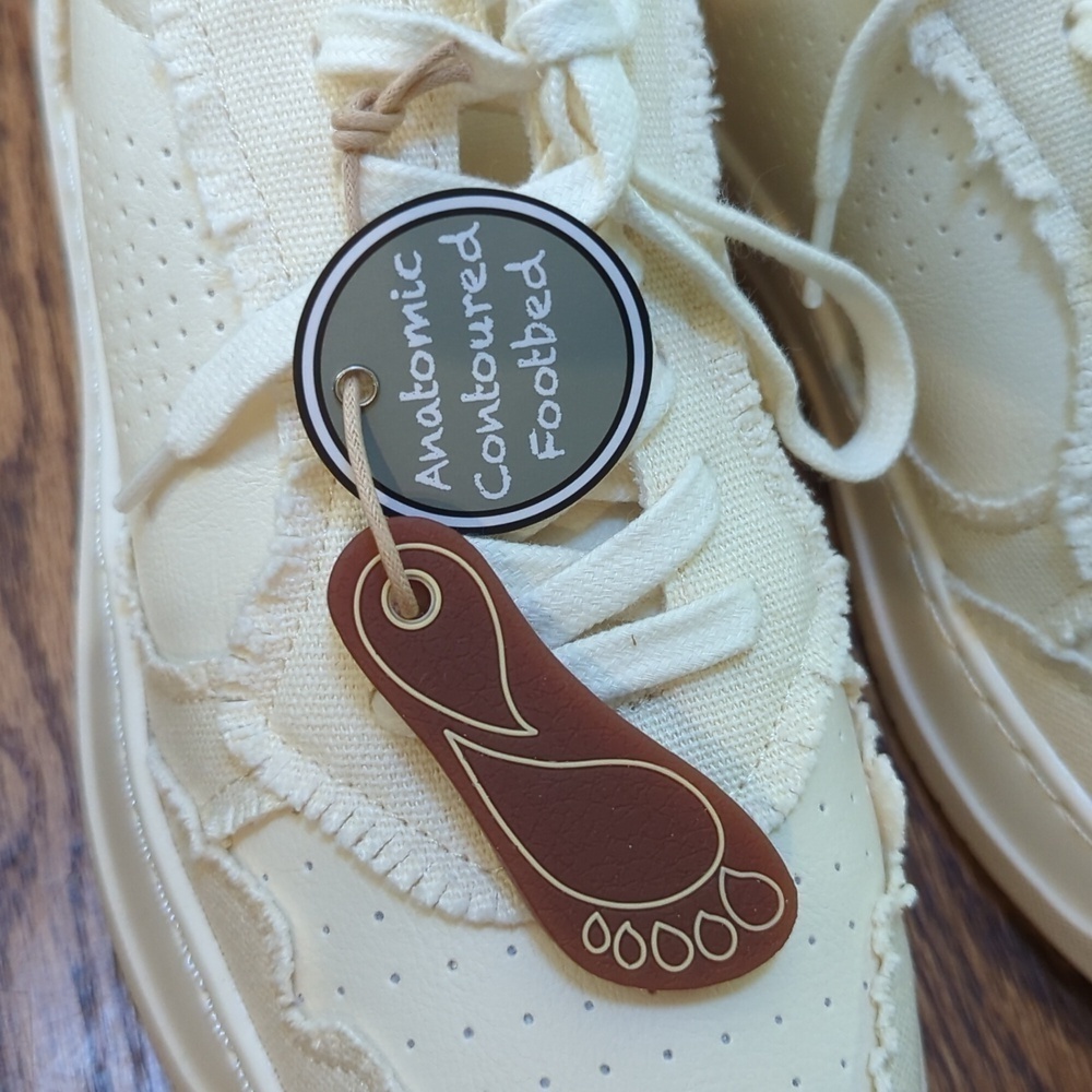 NWT NIB MIA Kass Frayed Twill Sneaker Size 9 White/Cream - Picture 9 of 9
